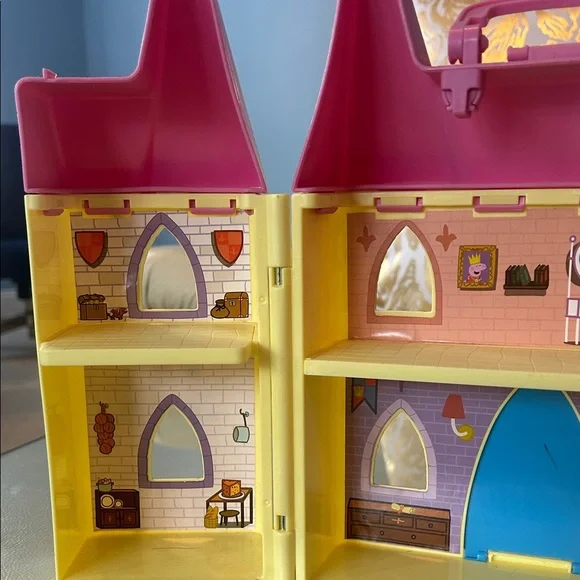 Peppa Pig Pink and Yellow Castle Playset - Picture 5 of 9